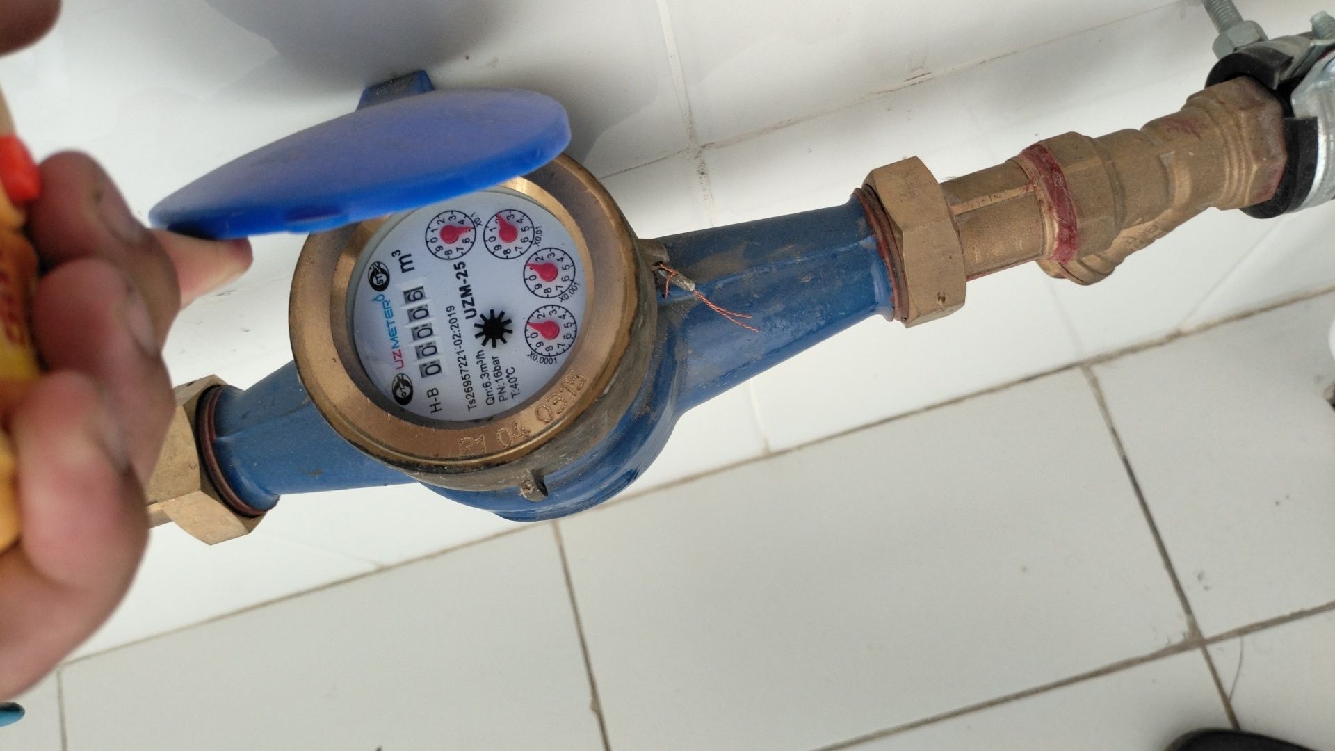 Сантехник ...: Что делать, если не крутится счетчик воды Bathroom scale, Bathroo