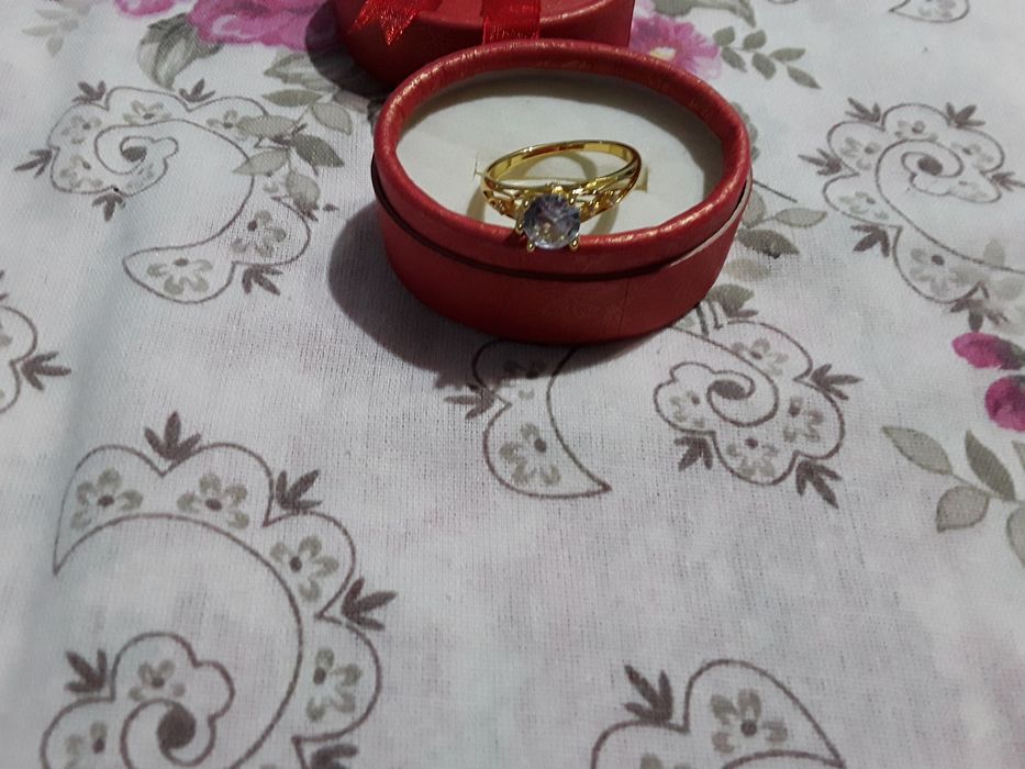 Vând Inel Damă Auriu Nou