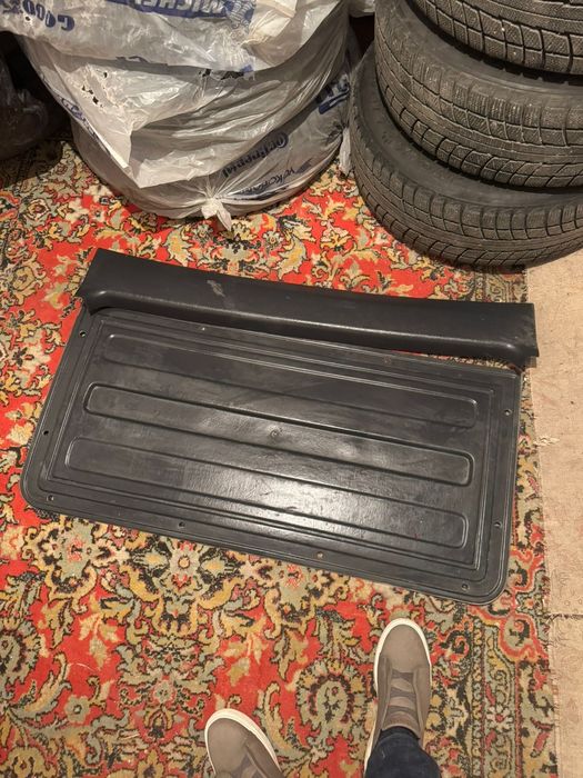 Обшивка на багажник Rav4