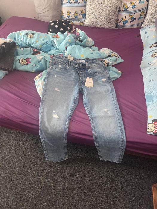 Blugii pepene jeans noi cu eticheta marimea 34 germania