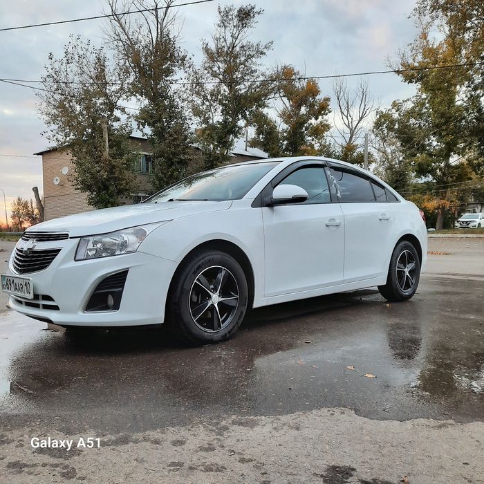 Машина шевроле круз