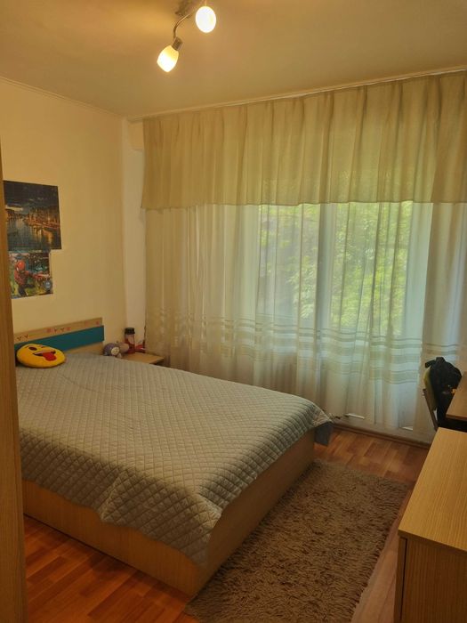 Vand apartament 3 camere