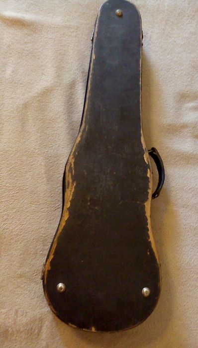 Стара цигулка за ценители, половинка