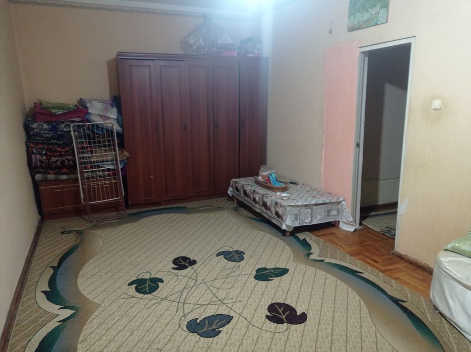 Сдам комнату с хозяином ,есть  двор