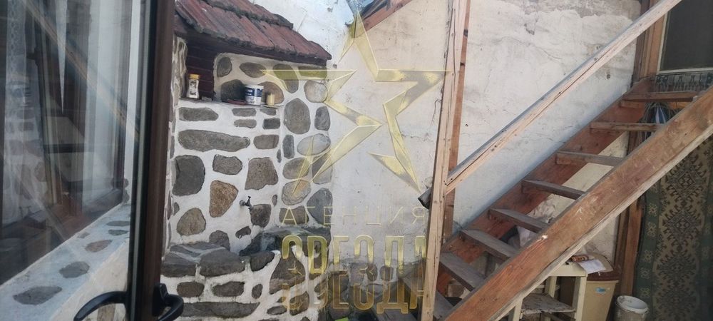 **Къща с двор и гараж в Кършияка!**