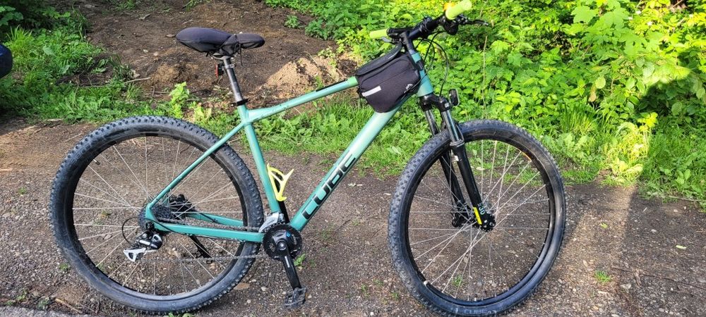 Vând Bicicleta cube