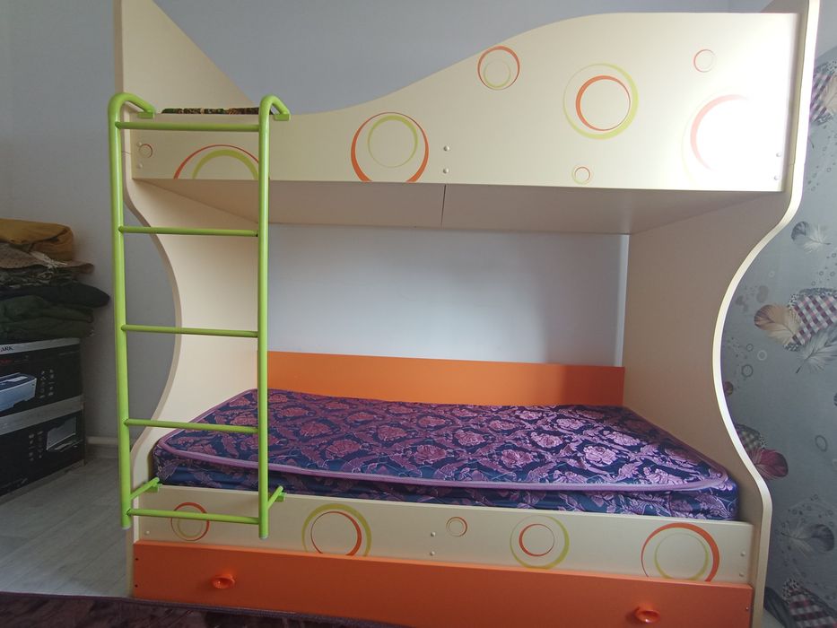 Двухярусная кровать
