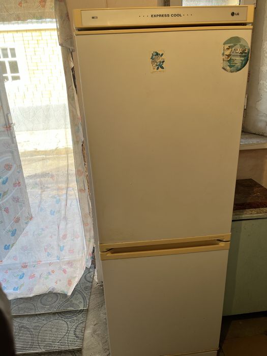 Срочно продам холодильник lg