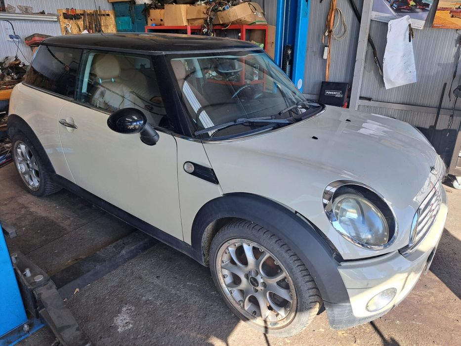 Dezmembrez Mini Cooper motor 1.6 benzina 120 cai