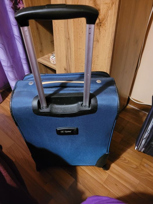 Продавам синьо куфарче