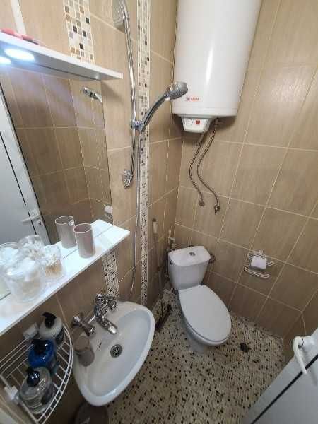 Дава се под наем едностаен апартамент в Център! 21810982