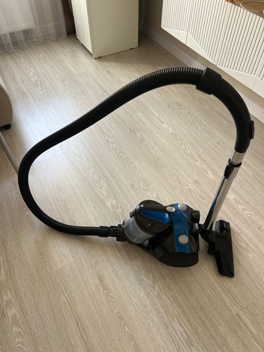 Продам пылесос Midea