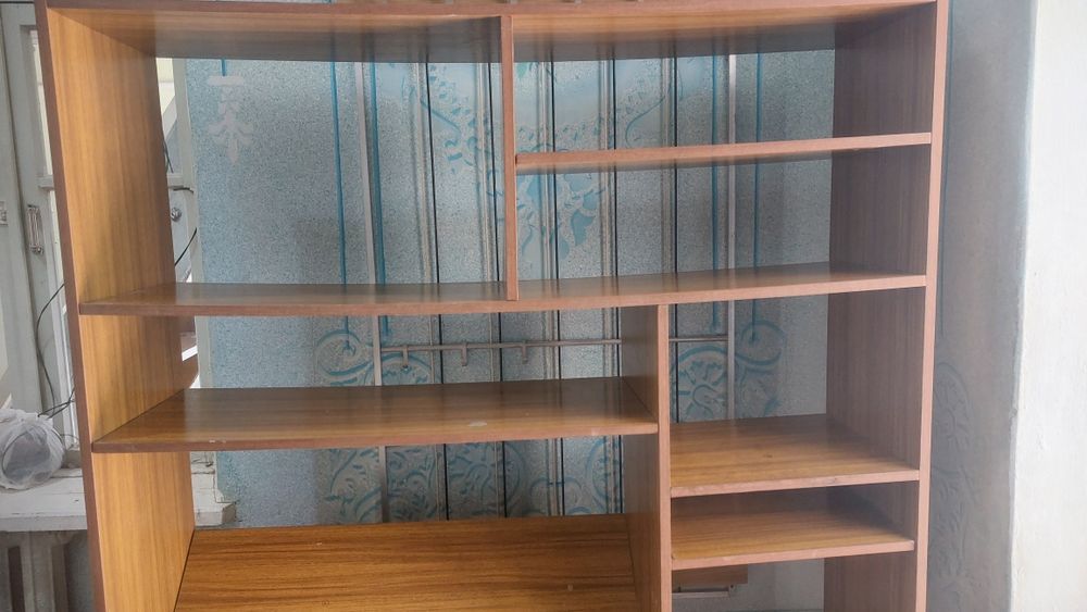 Книжный шкаф яхши холатда