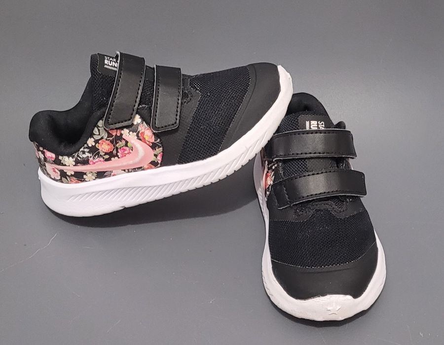 Adidasi Nike fetite marimea 26