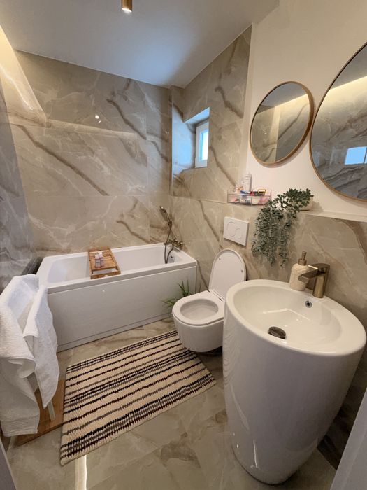 Inchiriez apartament 4 camere zona centrala in regim  hotelier sau termen lung