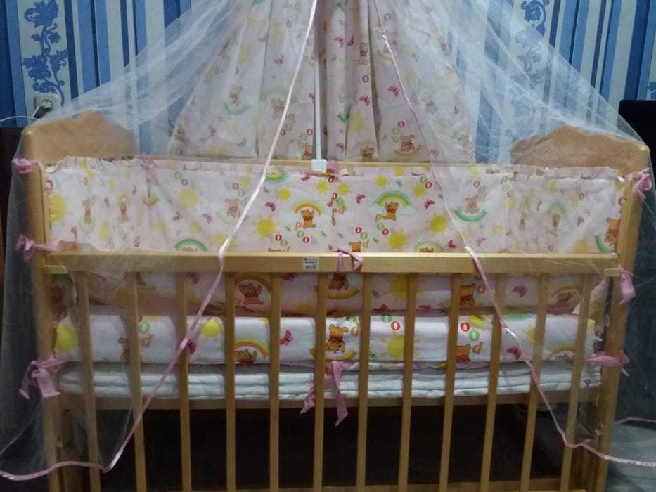 Детская кроватка