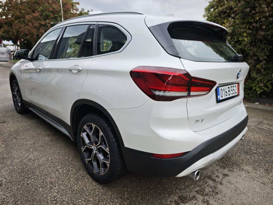 Кола BMW X1 2020