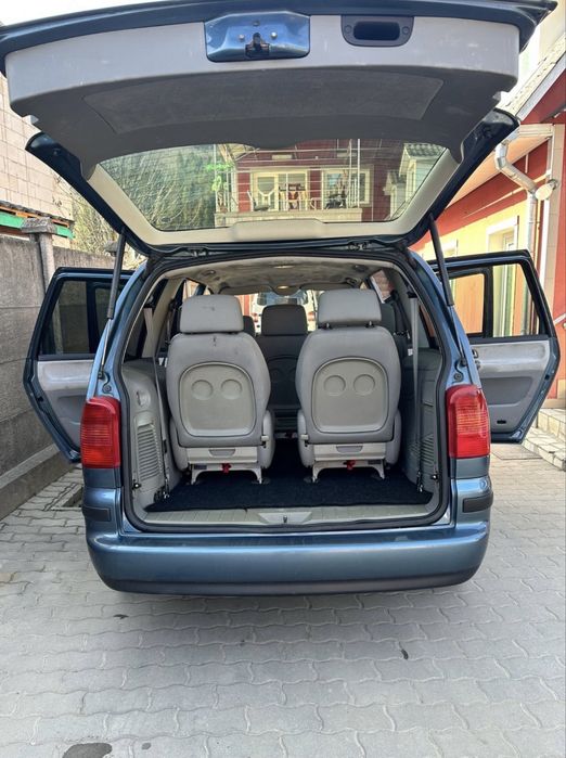 Vând volkswagen sharan