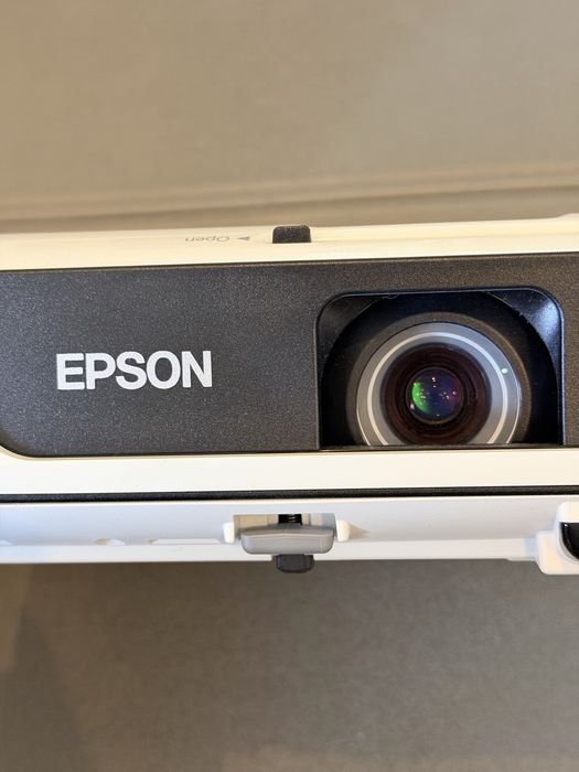 Epson EB-W51 4000 lumeni WXGA + telecomanda si geanta originala