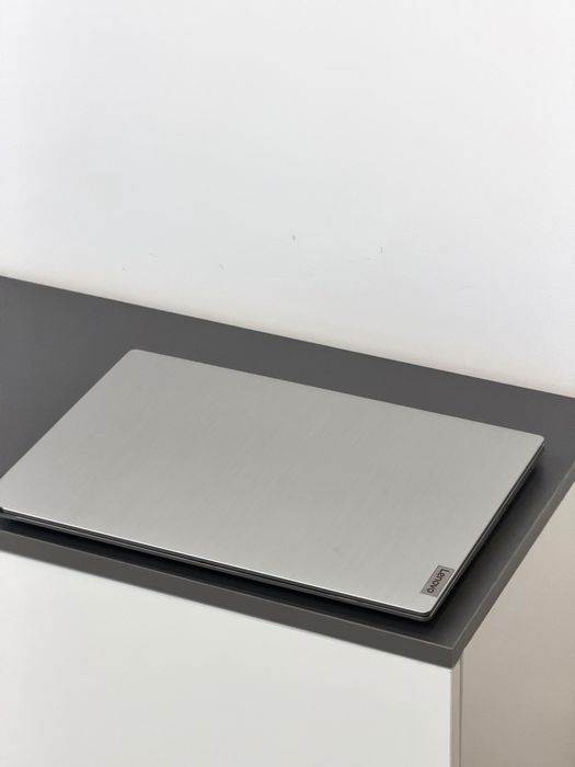 Продам ноутбук 2025 года Lenovov