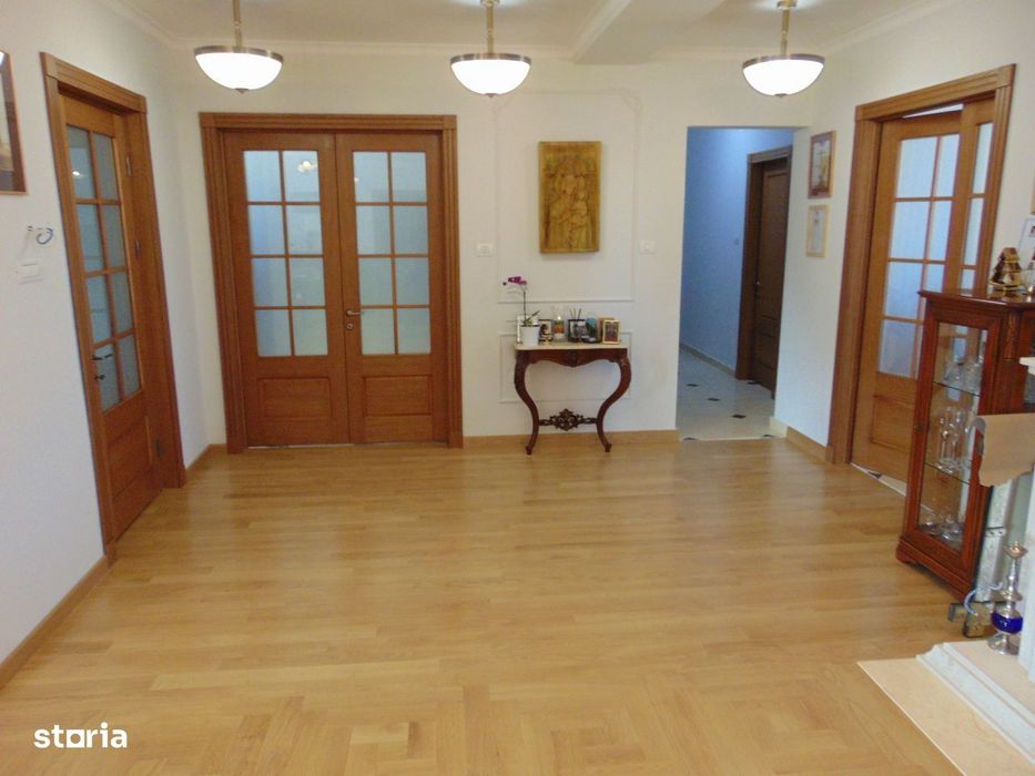 FARA COMISIOANE padure Vila LUX cu 7 camere 4 bai 2 terase pe 1600mp