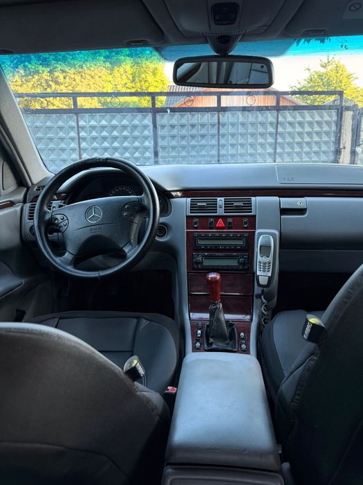 Vand Mercedes e200.
