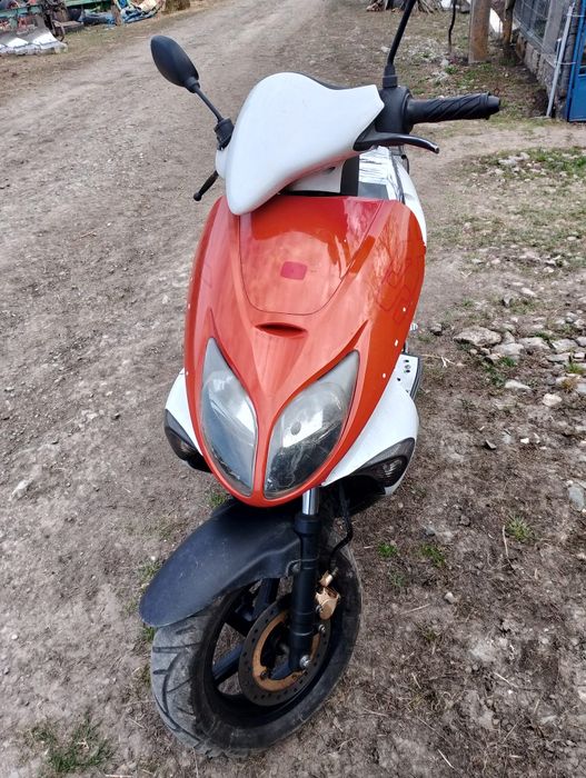 Scutere     50 funcționează