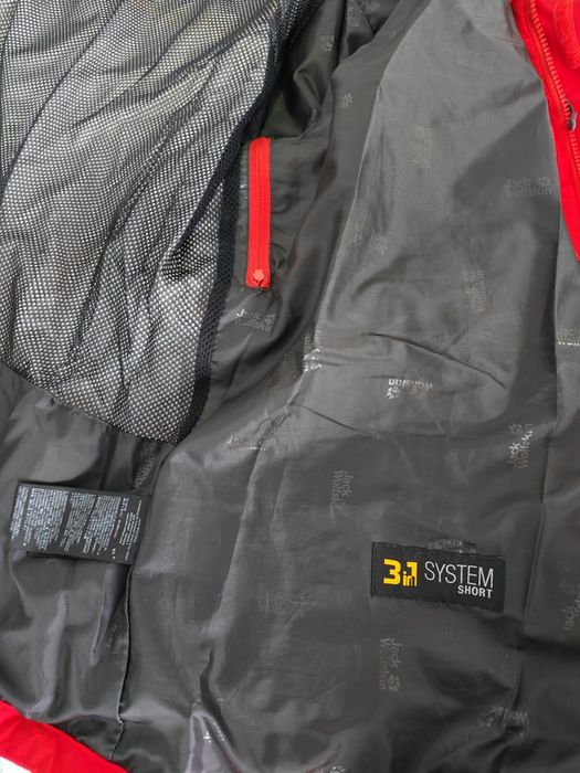 Jack Wolfskin impecabilă