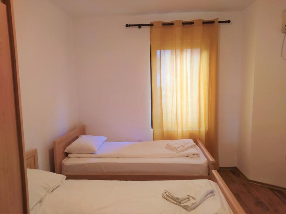 Под наем тристаен с пряк изглед море