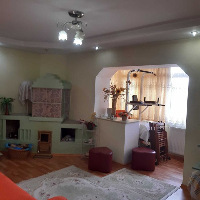 vând apartament in orașul Săveni