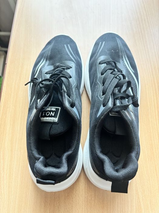 Продам почти даром новые кроссовки,