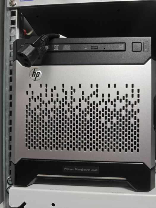 HP MicroServer Gen8 + дискове + допълнителен CPU