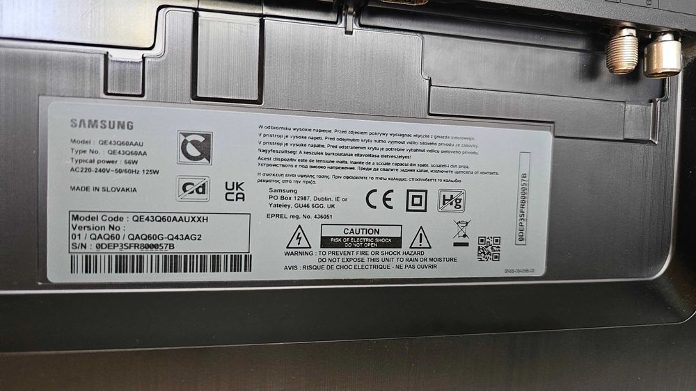 Smart TV Samsung QLED 43", functional, ecran fisurat QE40Q60