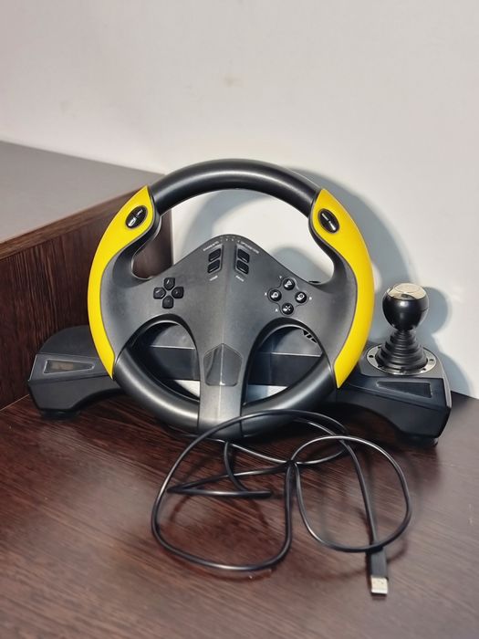 Volan gaming MYRIA cu pedale folosit de 2 ori