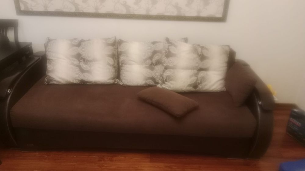 продам диван коричневый