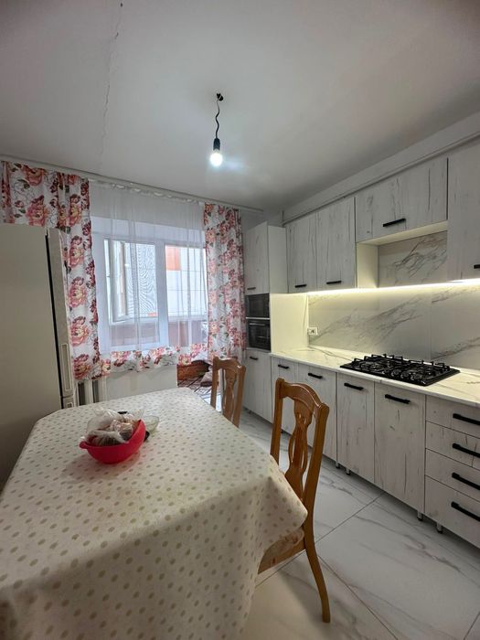 3 комн квартира в районе 12 школы , дом с центральным газом