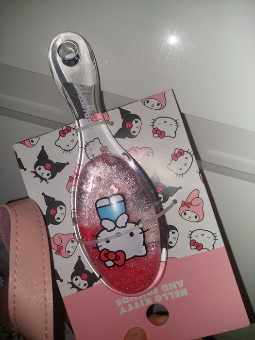 Set cadou Hello Kitty cu geanta, perie, posetuta, bratara