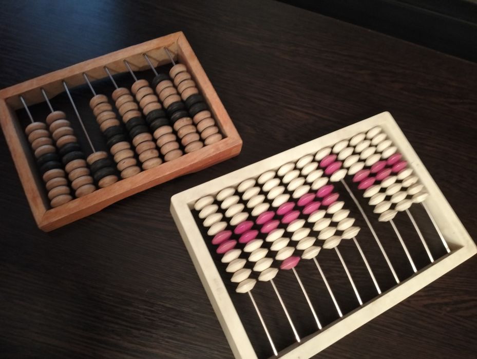 Счеты, школьные принадлежности