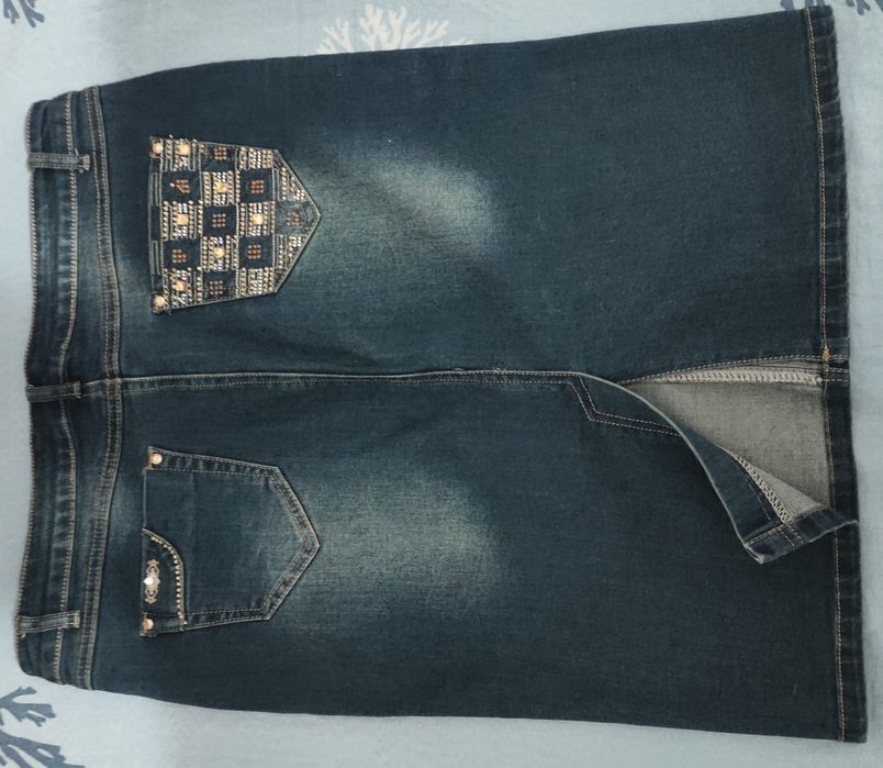 Джинсовая юбка со стразами