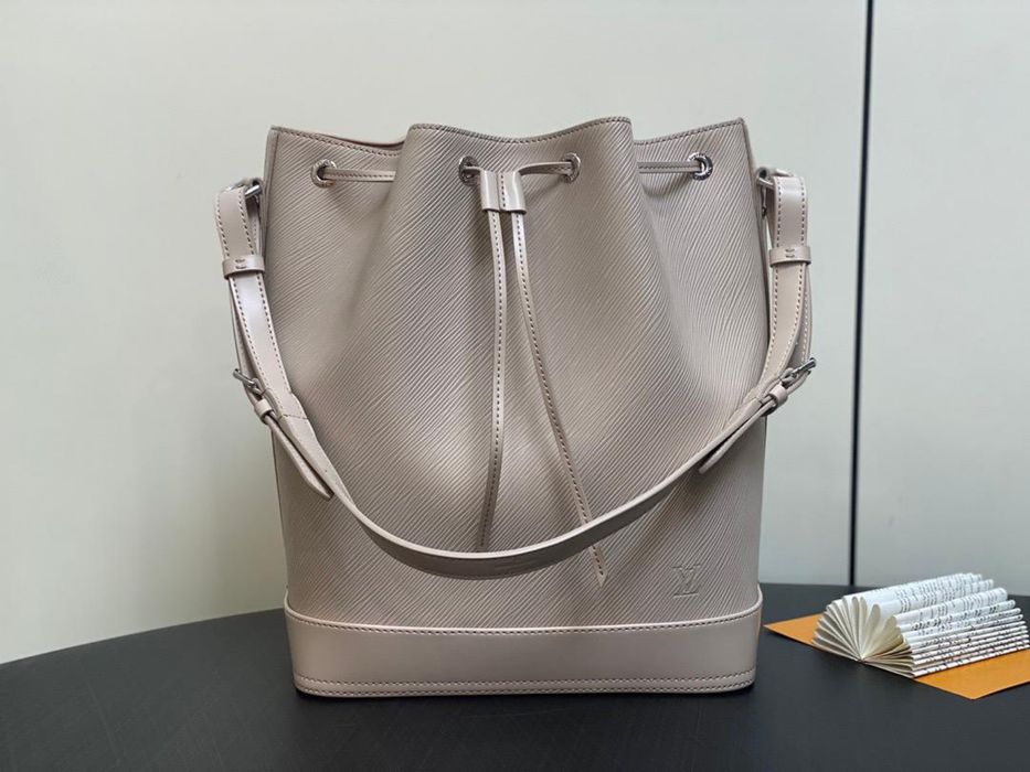 Кожена bucket чанта Louis Vuitton