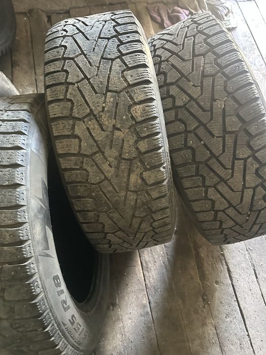 Продам б/у зимние шины на крассовер
