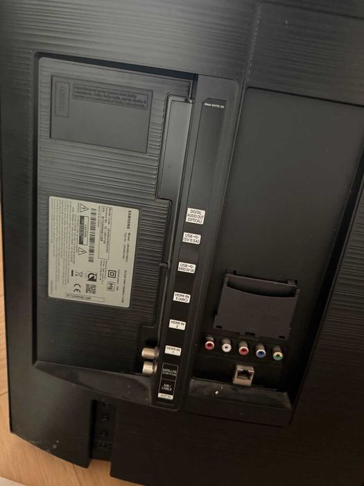Samsung model TV  екран рамзер 97/55/108 модел: UE43RU7092U версия 02/URU7100