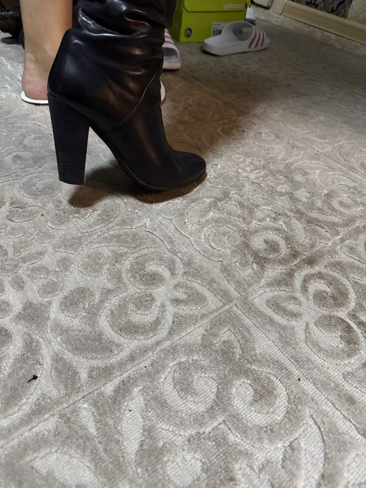 Продам женскте сапоги