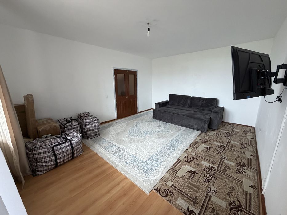 Продается диван, ковры , спальный горнитур