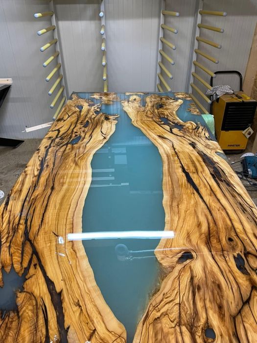 Плотове и маси от масив и епоксидна смола