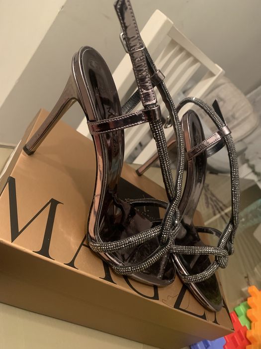 Sandale gri strasuri si pietre gri 39