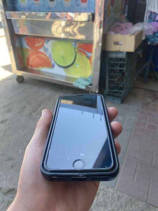 Iphone se 2020 в хорошым состояние