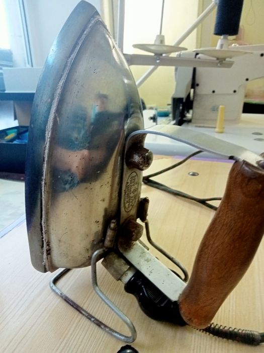 Продам утюг в рабочем состоянии.