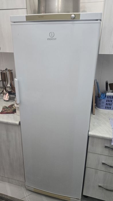 Морозильник б/у, нерабочий.