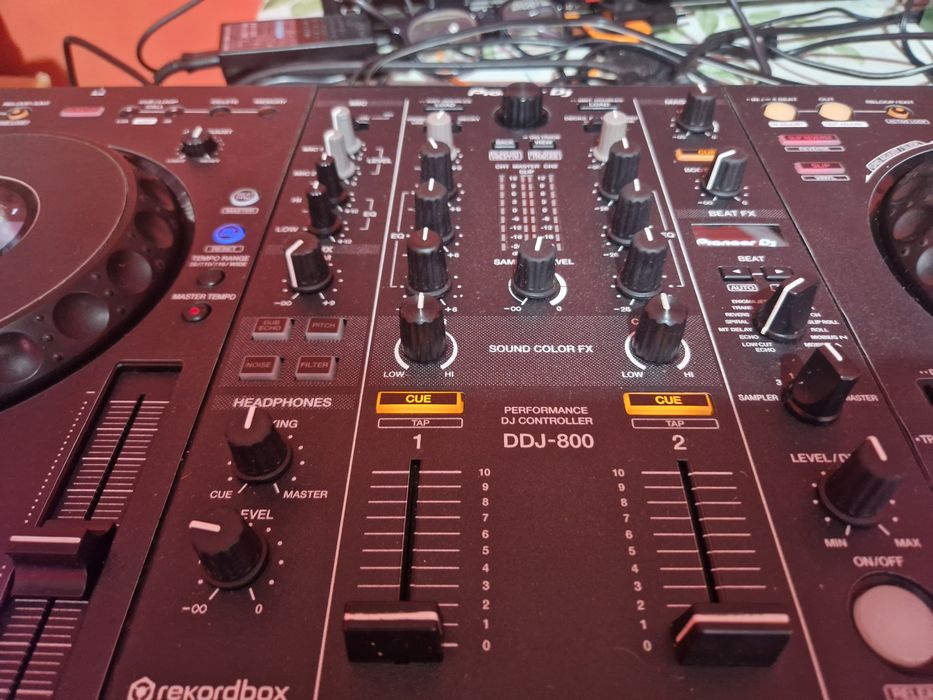 Ddj800... конзола.
